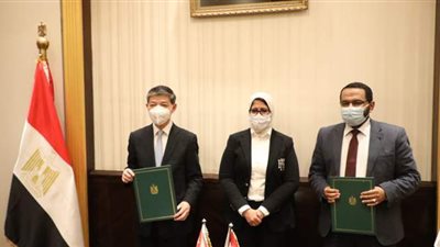 الصحة توقع مذكرة تفاهم مع سفير الصين لتوفير لقاحات فيروس كورونا