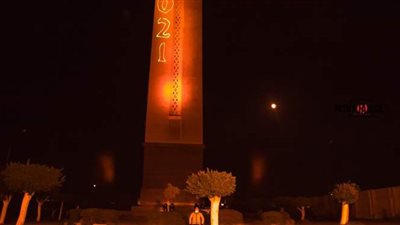 إضاءة مداخن إستاد غزل المحلة والساعة التاريخية احتفالا بالعام الجديد | صور