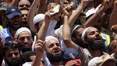 من رفض تهنئة الأقباط إلى تعقب الفنانات والتنمر عليهن.. الإسلام السياسي وراء تغيير مفاهيم الدين.. بدَّل المحبة إلى 