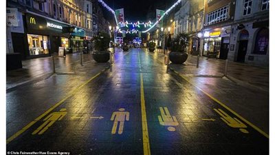 كورونا يتجول بالشوارع.. البريطانيون يستقبلون 2021 خلف الجدران | صور