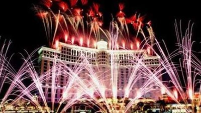 لأول مرة في مصر.. أكبر عرض عالمي للألعاب النارية احتفالًا بالعام الجديد | فيديو