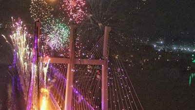 الألعاب النارية وعروض الإضاءة تزين محور روض الفرج احتفالًا برأس السنة | فيديو