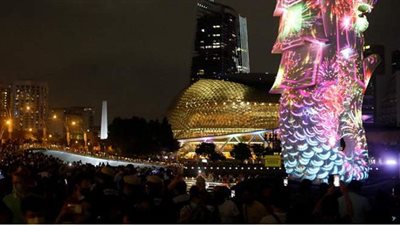 سنغافورة تستقبل عام 2021 بعروض ضوئية.. وتايوان تكرم أطباء كورونا | فيديو وصور