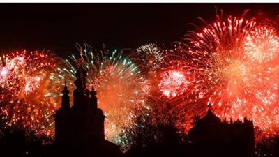 ألعاب النارية وعروض شعبية.. فلاديفوستوك الروسية وأوكلاند الأمريكية يحتفلان بـ2021 | فيديو