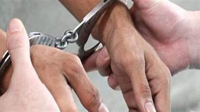 جرائم ليلة رأس السنة.. ضبط متهمين بحوزتهما أسلحة نارية في القليوبية.. ومقتل شاب وإصابة شقيقه في حادث ثأر ببني سويف