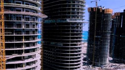 تنفيذ الأعمال الخرسانية لـ15 برجاً بالمنطقة الشاطئية في العلمين الجديدة | فيديو