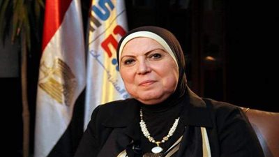 وزيرة الصناعة تستعرض ترتيبات معرض تكنولوجيا تحويل المركبات للعمل بالطاقة النظيفة