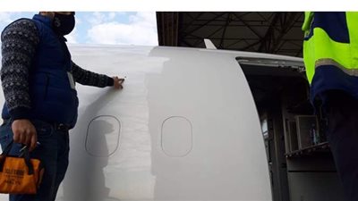 رصاصة طائشة باحتفالات رأس السنة تصيب طائرة لبنانية (صور)