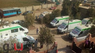 كشف وعلاج بالمجان.. قافلة طبية تفحص 1227 حالة مرضية ببني سويف | صور