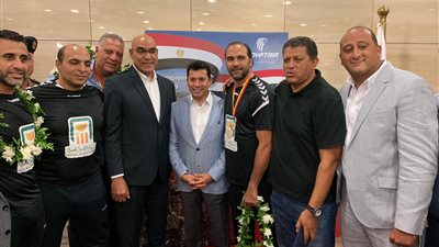 وزير الرياضة يستقبل منتخب ناشئي اليد أبطال العالم (صور)