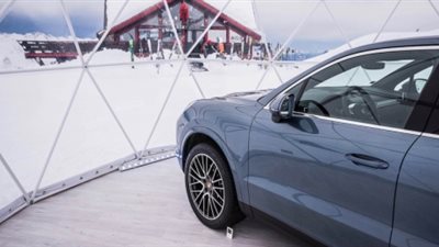 بورش تستعين بالجبال لعرض سيارتها الرياضية (صور)