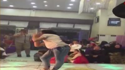 وصلة رقص لطبيب دكرنس المزيف على أغنية «أه لو لعبت يا زهر» (فيديو)