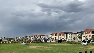 الرياح تتلاعب بمجموعة مراتب في الولايات المتحدة (فيديو وصور)