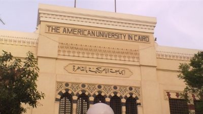 نقل طالب بالجامعة الأمريكية للمستشفى بعد حادث في حمام السباحة