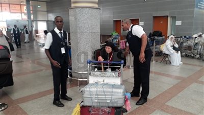 10 صور ترصد وصول الحجاج إلى مطار القاهرة