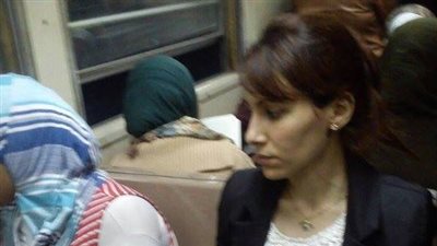 بالصور.. «سندريلا البرلمان» تظهر في مترو حلوان.. «دينا عبد العزيز» تستقل مترو الأنفاق «زي بتوع بره».. تحتك بالطلاب في «أول يوم دراسة».. رقة صوتها سبب شهرتها.. و