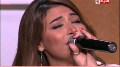 بالفيديو.. غادة رجب تغني «أنا لك على طول» للعندليب