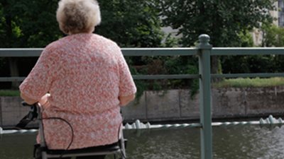 «سي دي» مدته 60 دقيقة لكسر عزلة كبار السن