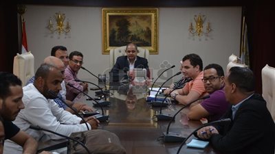 محافظ الغربية يبحث مع 