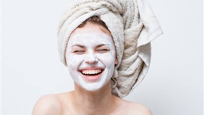 أفضل ٣ ماسكات لتبييض البشرة في الصيف