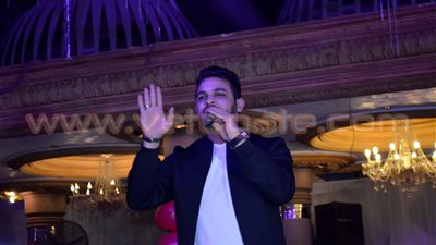 بالصور.. محمد رشاد يشعل حفل عيد الحب في قرية «المريلاند»