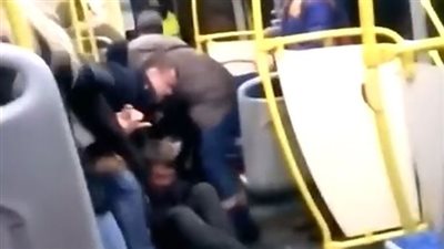 خناقة بين امرأتين داخل «أتوبيس» في عيد الحب (فيديو)