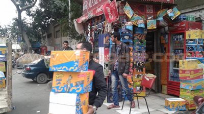 بالصور.. حملة مكبرة لرفع إشغالات حي العجوزة