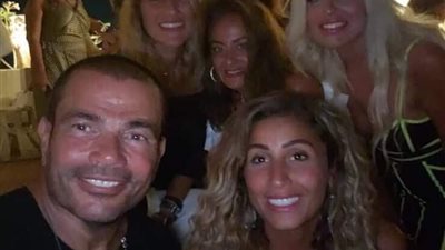 عمرو دياب يحتفل بأغنية 