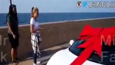 بالفيديو.. شاب يهدى حبيبته سيارة فارهة في عيد الحب