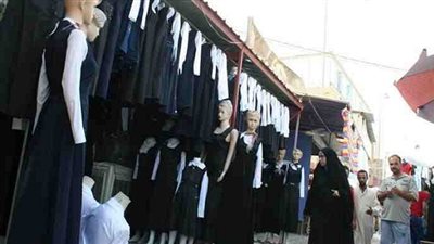 «الملابس الجاهزة»: استقرار في أسعار الزي المدرسي