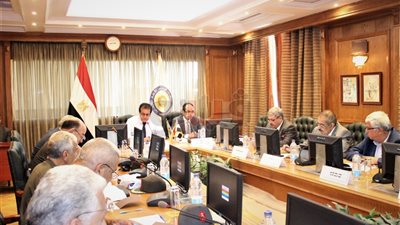 تفاصيل اجتماع اللجنة العليا للمشروعات القومية (صور)