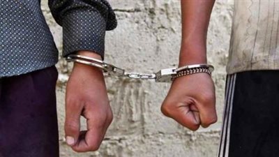 القبض على شخصين بحوزتهم سيارة مسروقة في حلوان