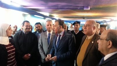 وزير النقل يتفقد مترو الأنفاق ويتابع حملة طلاء المحطات (صور)