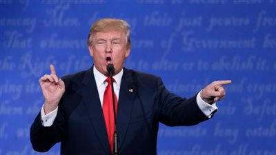 ترامب يهاجم الديمقراطيين: فوزهم يرفع الضرائب ويهدر الأموال