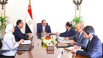 الرئيس وتطوير منظومة الصحة.. السيسي يكلف بتطبيق منظومة التأمين الصحي الشامل بشكل دقيق وناجح.. تقديم الخدمات للمواطنين وفق المعايير الدولية.. واستمرار مبادرة علاج المرضى وتخفيف العبء عن كأهل الأسر