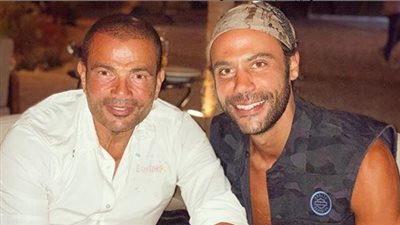 محمد إمام ينشر صورته مع عمرو دياب من الساحل الشمالي