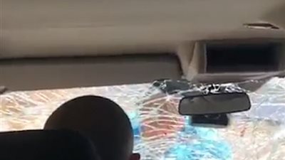 صاحب مطعم يحطم سيارة سياح انتقدوا طعامه (فيديو وصور)