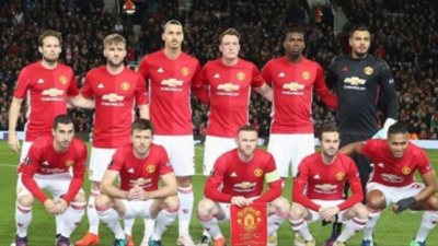 بعثة مانشستر يونايتد تصل إسبانيا لملاقاة إشبيلية بدوري الأبطال