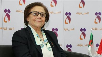 لحظة تحرك جميلة بوحريد بموكب سيارات لافتتاح مهرجان السينما