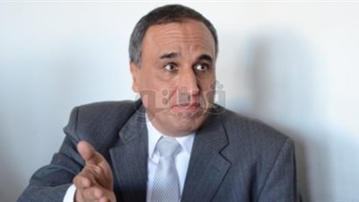 نقيب الصحفيين في ندوة المجمع الإعلامي: مصر نجت من «كمين لعين»