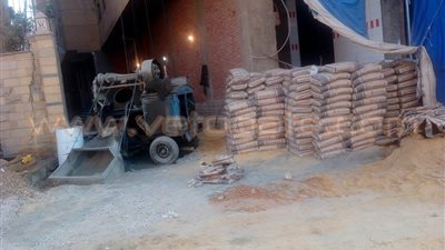 بالصور.. «متابعة الجيزة» توقف أعمال بناء مخالف بالهرم