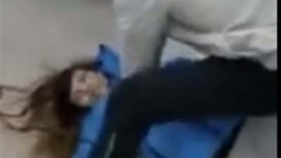 لقطات مفجعة لامرأة تشنق نفسها داخل متجر ملابس (فيديو)