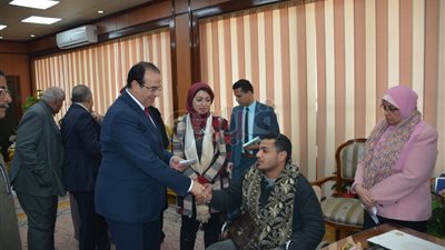 محافظ الدقهلية يوجه بإنشاء منفذ لبيع الدواجن لأحد المواطنين (صور)