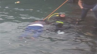 انتشال جثة طفل سقط بالمجرى الملاحي لقناة السويس في بورسعيد