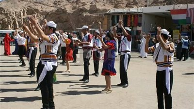 فرقة «الإسماعيلية الشعبية» تجذب جمهور «أسوان للفنون» بإيقاع السمسمية