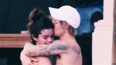 جاستن بيبر وسيلينا جوميز في إجازة رومانسية بجامايكا (صور)