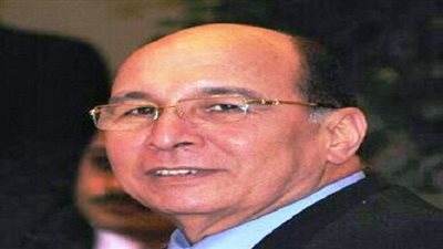 إيماك مرسي علم: التنسيق مع شركات الطيران لرفع كفاءة ممرات المطار