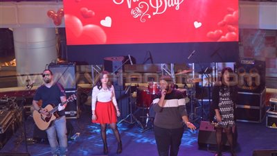 بالصور.. «أرابيش وصحارا باند» يشعلون حفل عيد الحب بـ«أركاديا مول»