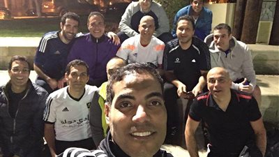 «سيلفي» نجوم الأهلي يشعل «فيس بوك»