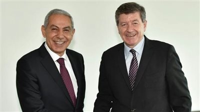 وزير الصناعة يبحث التعاون مع مدير «العمل الدولية»